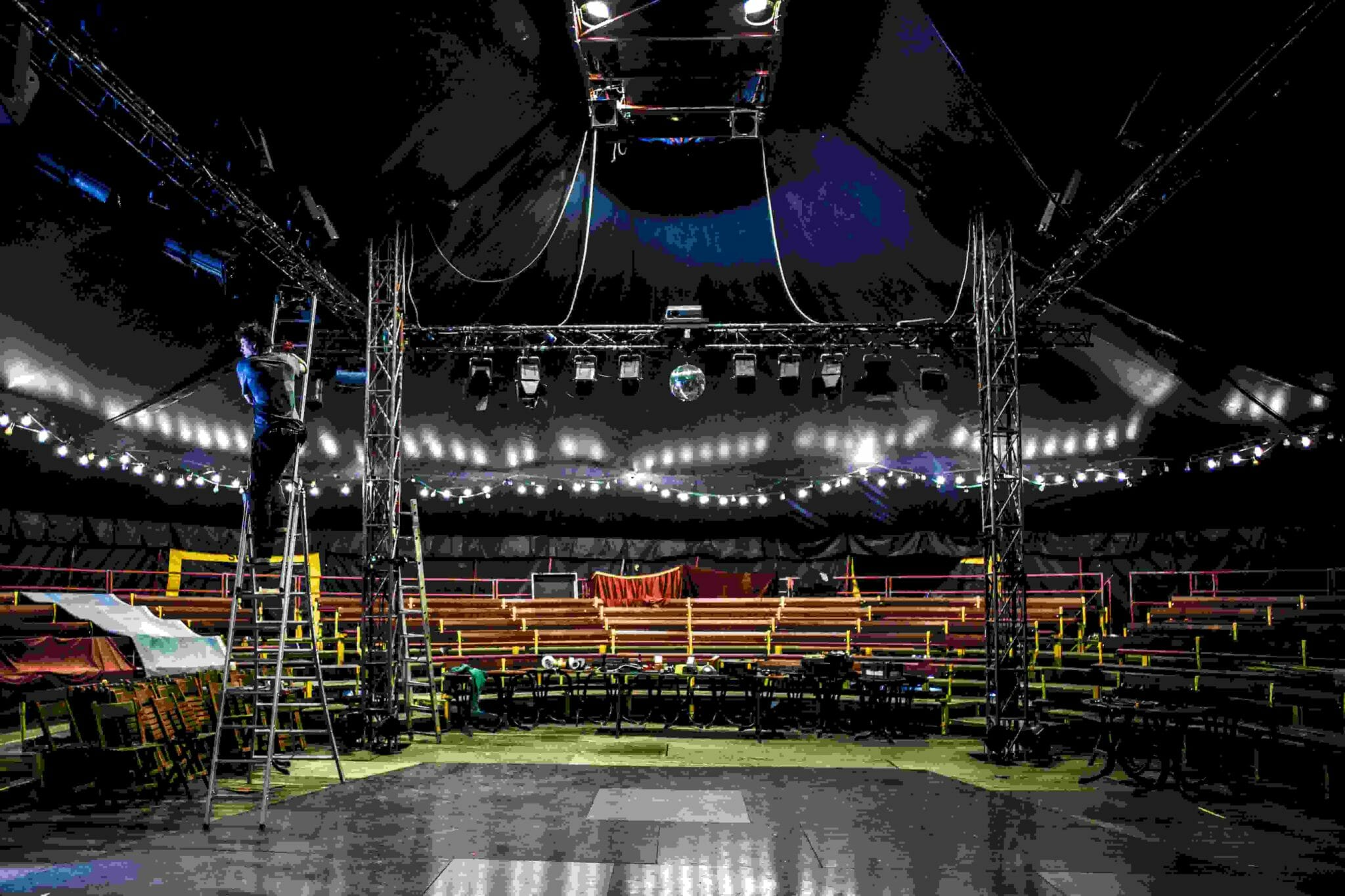 Les Baladins du Miroir Compagnie belge de théâtre itinérant